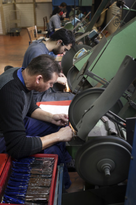 Fabrication des couteaux Claude Dozorme